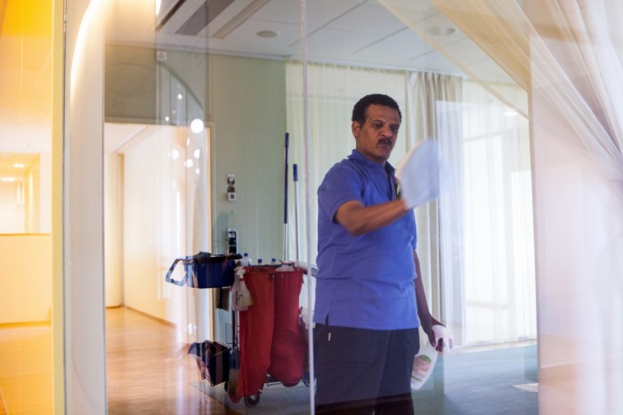 Header Bild: Reinigungskraft / Cleaner (m/w/d) 